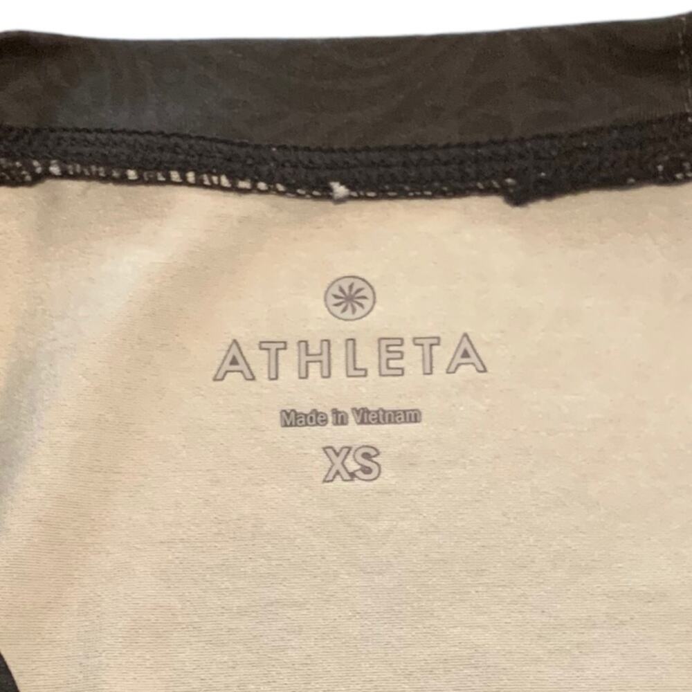 Athleta Long‎ Sleeve Cool Down Workout Top Abstract Geometric Print Size XS - Picture 4 of 9